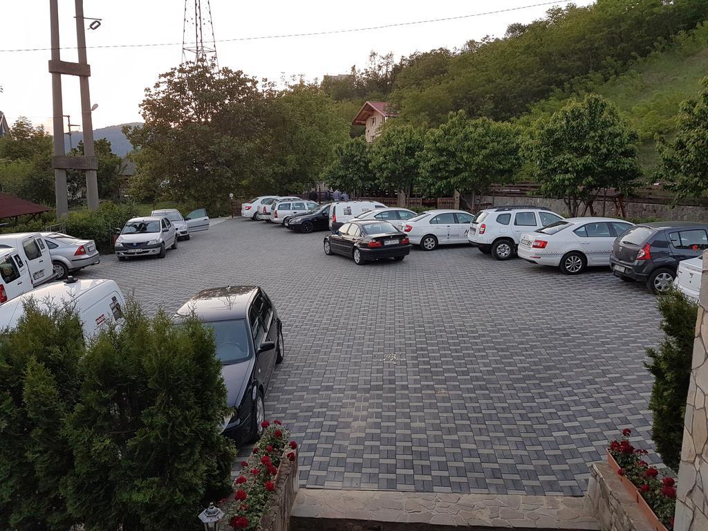 Pensiunea Moldova Piatra Neamţ Extérieur photo